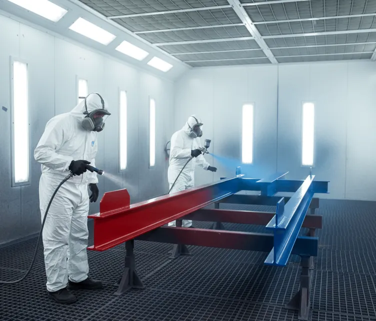 Mise en peinture de poutrelles acier en cabine